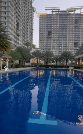 Modern 2BR Condo with Fiber Net and Netflix